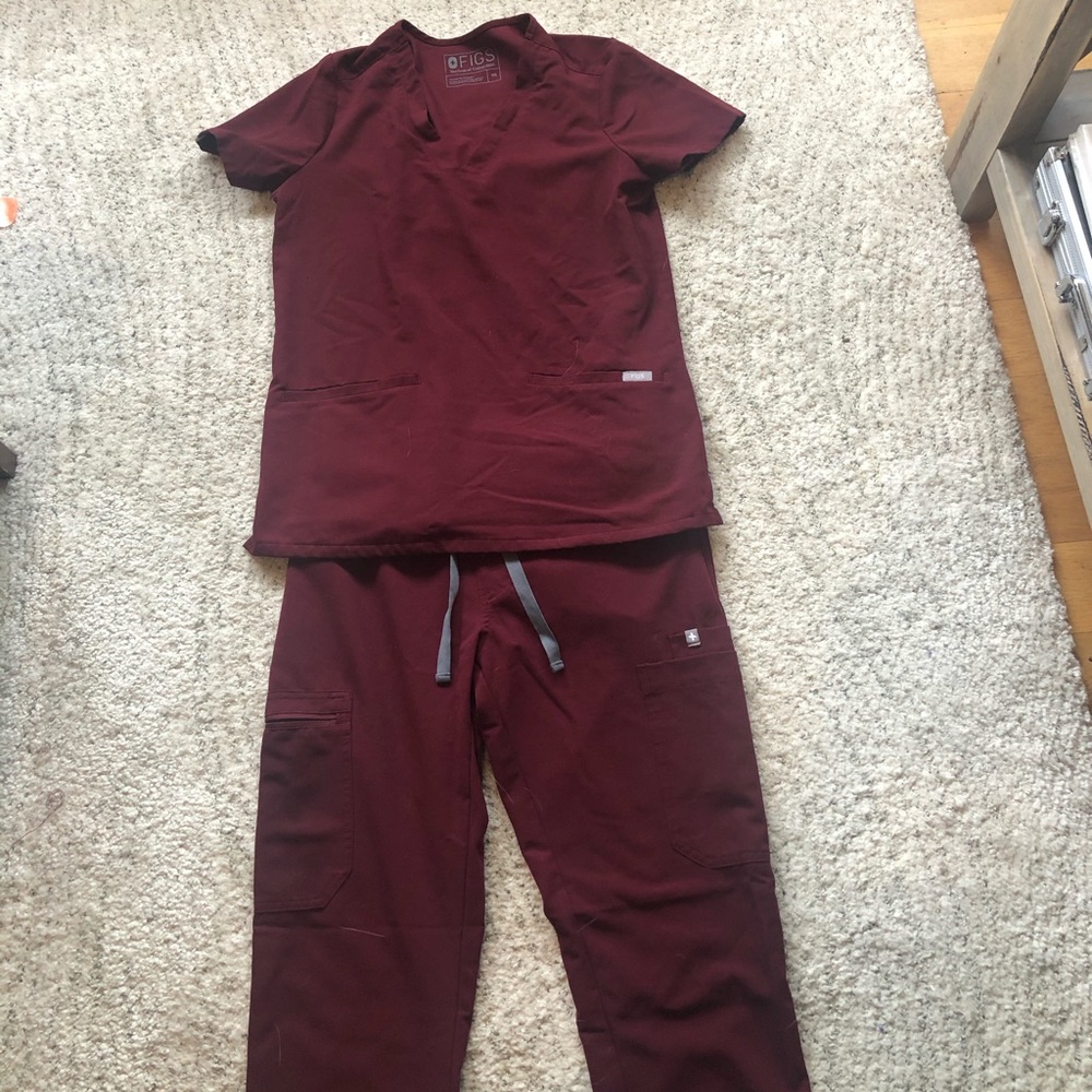 Figs Burgundy Scrub Set